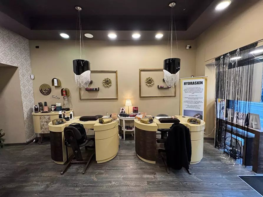 Immagine 6 di Negozio in affitto  in Corso San Gottardo a Milano