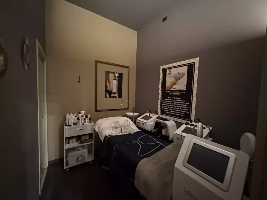 Immagine 12 di Negozio in affitto  in Corso San Gottardo a Milano