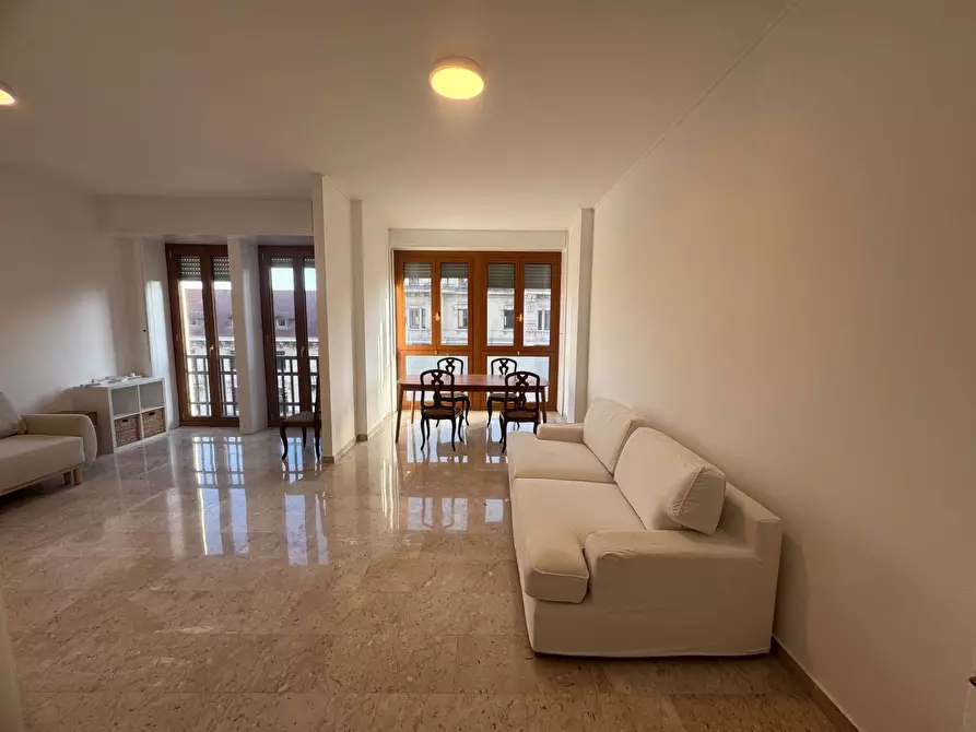 Immagine 2 di Appartamento in affitto  in Viale Piave 41 a Milano