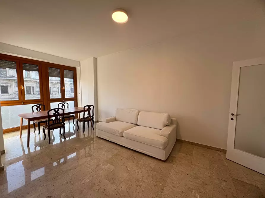 Immagine 3 di Appartamento in affitto  in Viale Piave 41 a Milano