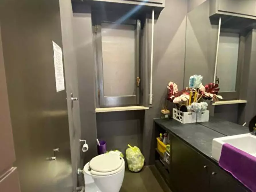 Immagine 3 di Negozio in vendita  in Via Enrico Parisi a Palermo