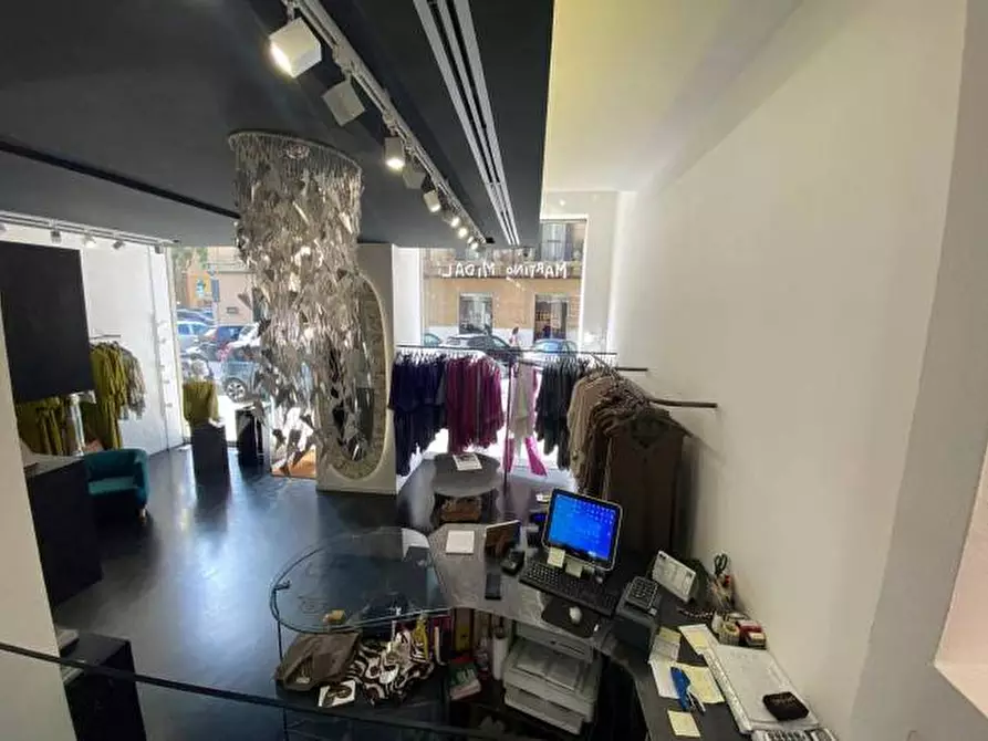 Immagine 5 di Negozio in vendita  in Via Enrico Parisi a Palermo