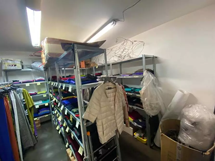 Immagine 7 di Negozio in vendita  in Via Enrico Parisi a Palermo