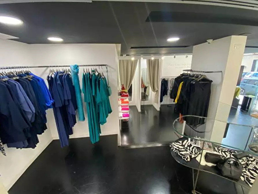 Immagine 9 di Negozio in vendita  in Via Enrico Parisi a Palermo