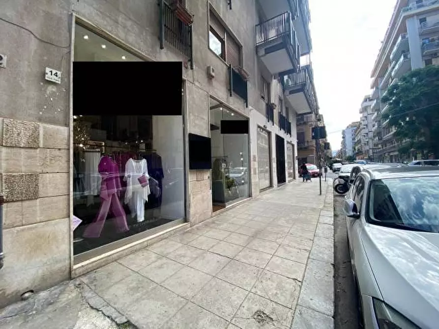 Immagine 11 di Negozio in vendita  in Via Enrico Parisi a Palermo