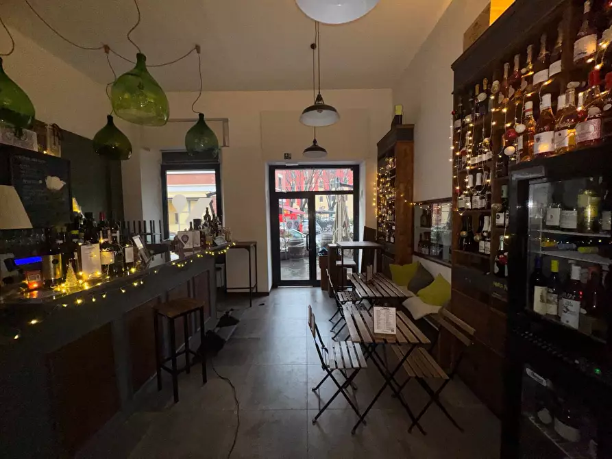 Immagine 1 di Negozio in affitto  in Via Cadore a Milano