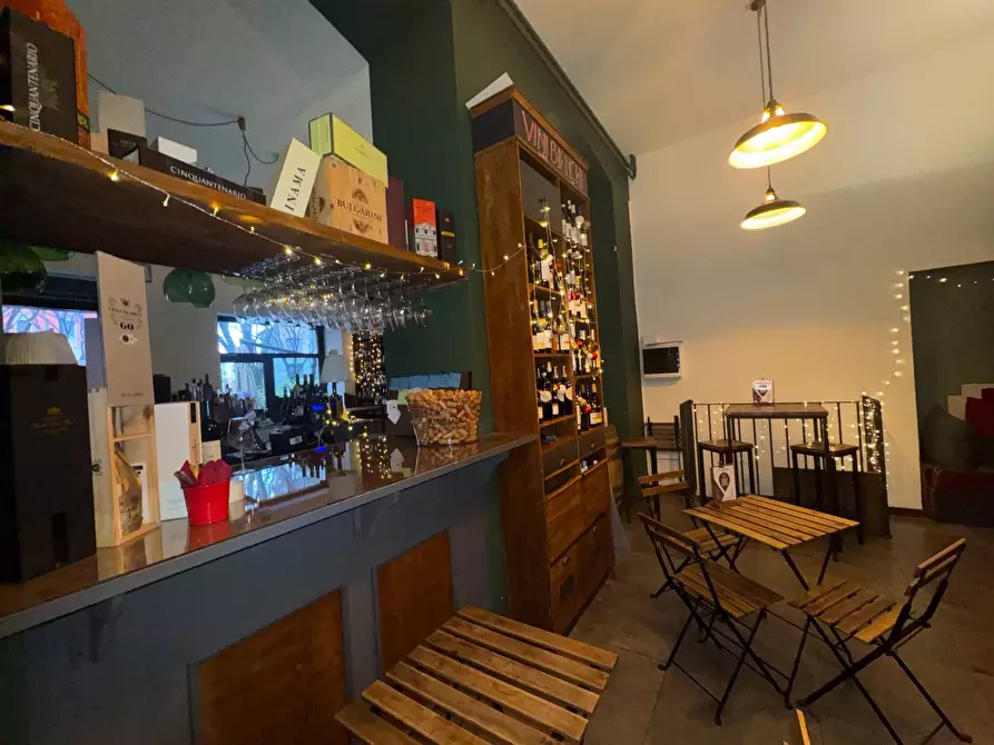 Immagine 11 di Negozio in affitto  in Via Cadore a Milano