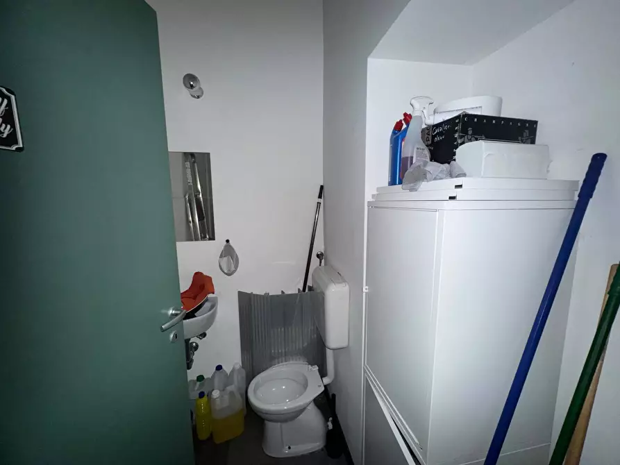 Immagine 14 di Negozio in affitto  in Via Cadore a Milano