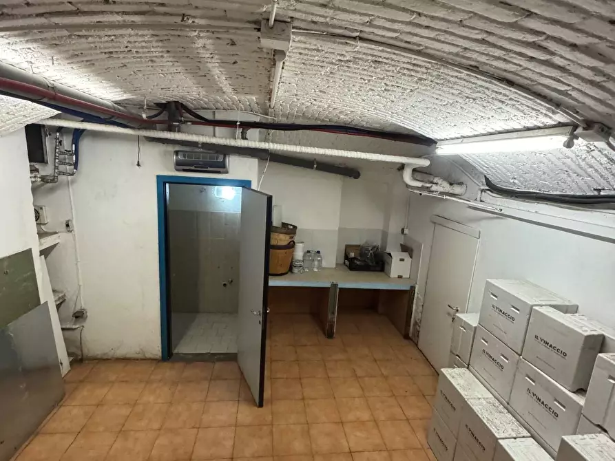 Immagine 17 di Negozio in affitto  in Via Cadore a Milano