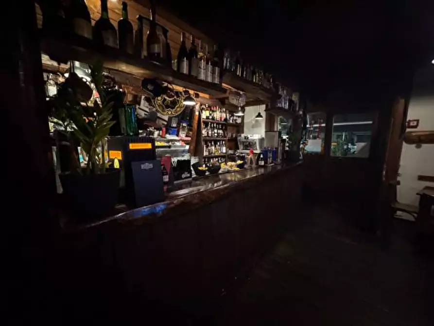 Immagine 5 di Negozio in vendita  in Viale Certosa a Milano