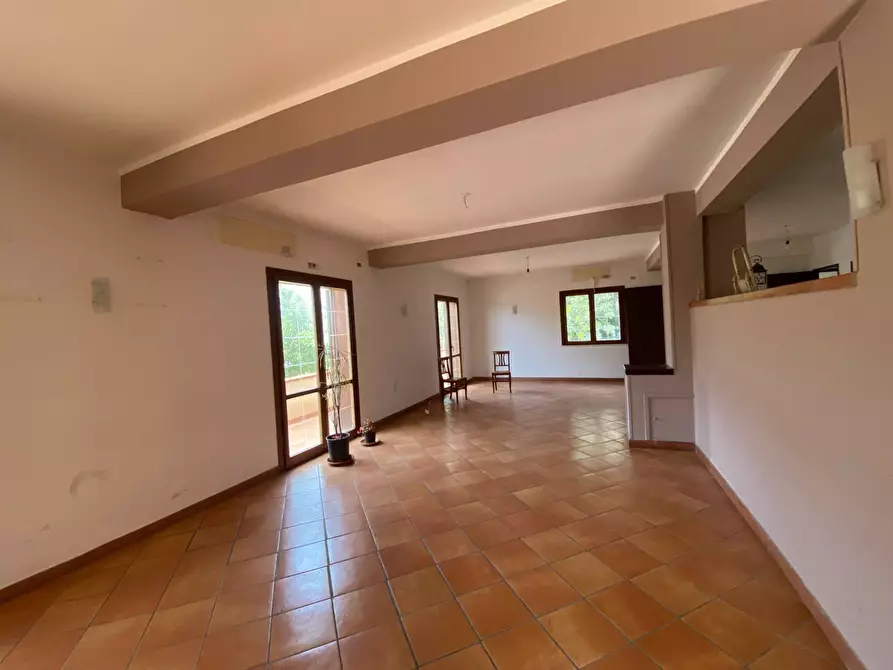 Immagine 9 di Locale commerciale in affitto  in Viale Rosario Nicoletti 35 a Palermo