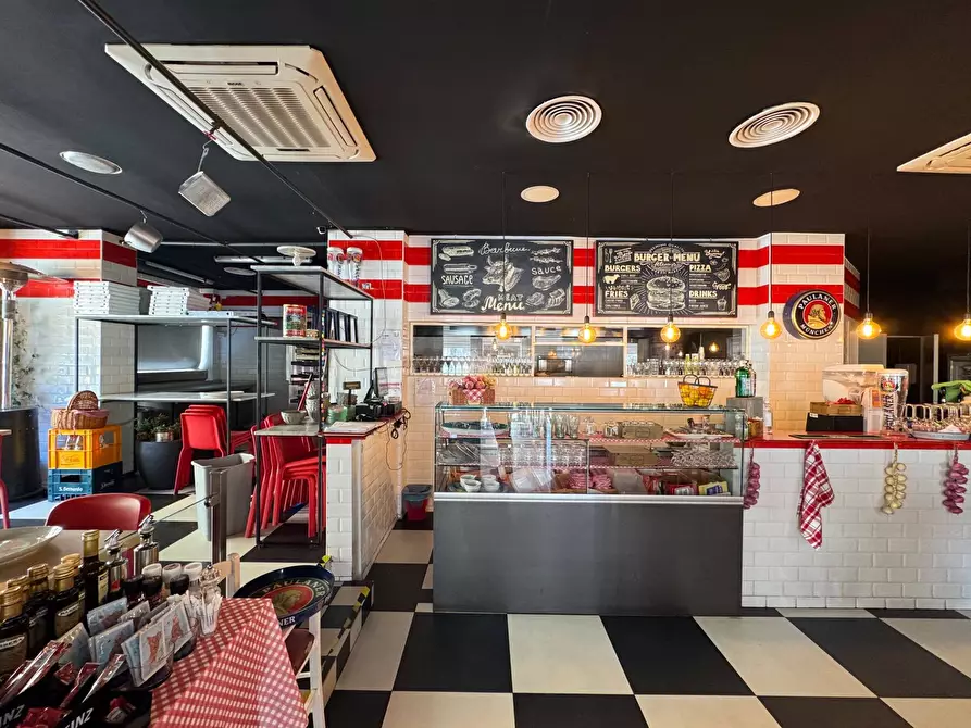 Immagine 4 di Negozio in affitto  in Via Isidoro Carini a Palermo