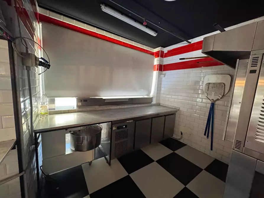 Immagine 7 di Negozio in affitto  in Via Isidoro Carini a Palermo