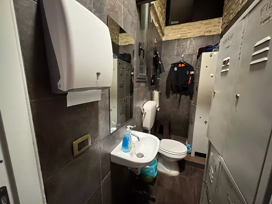 Immagine 13 di Negozio in affitto  in Via Isidoro Carini a Palermo