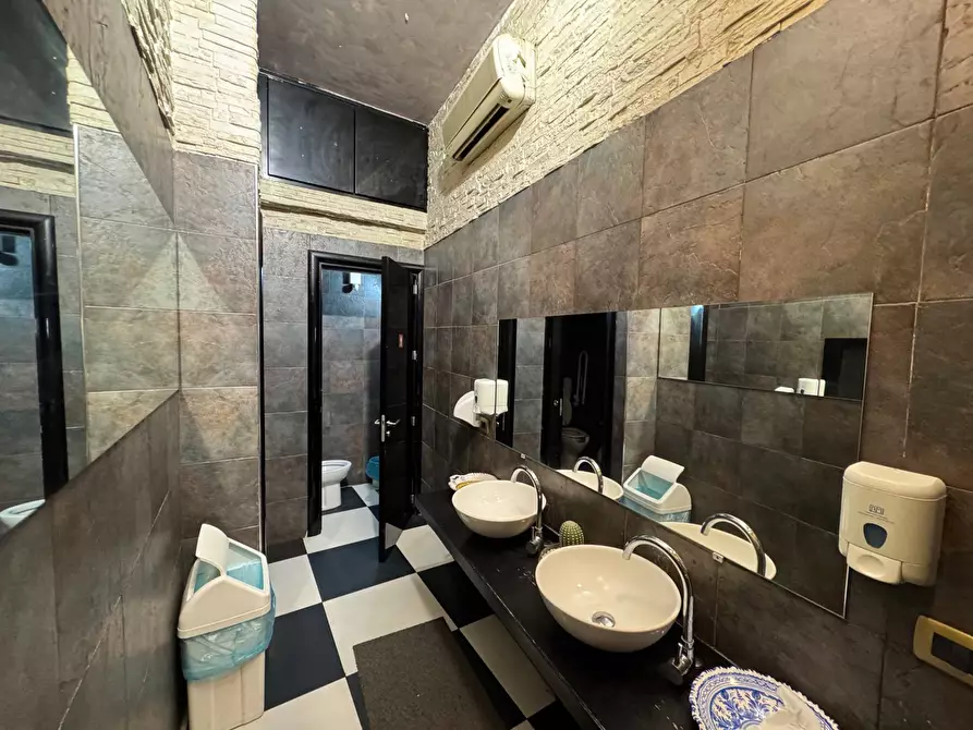 Immagine 14 di Negozio in affitto  in Via Isidoro Carini a Palermo