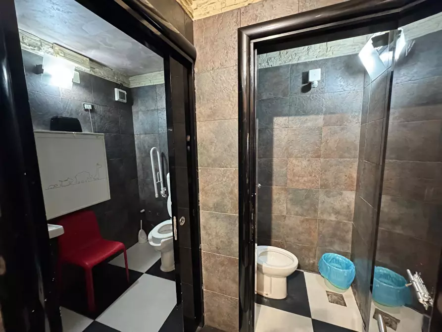 Immagine 15 di Negozio in affitto  in Via Isidoro Carini a Palermo