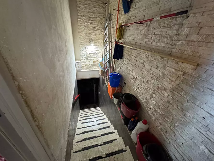 Immagine 16 di Negozio in affitto  in Via Isidoro Carini a Palermo