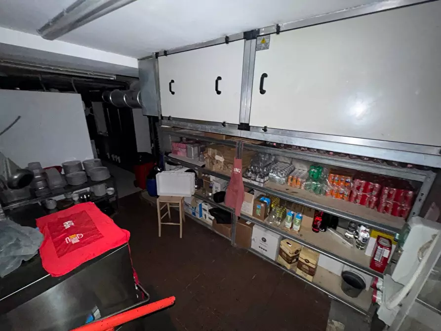 Immagine 17 di Negozio in affitto  in Via Isidoro Carini a Palermo