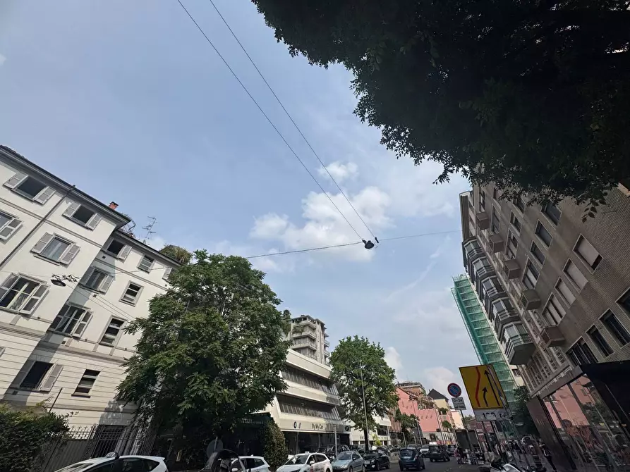 Immagine 1 di Negozio in affitto  in Corso Genova a Milano
