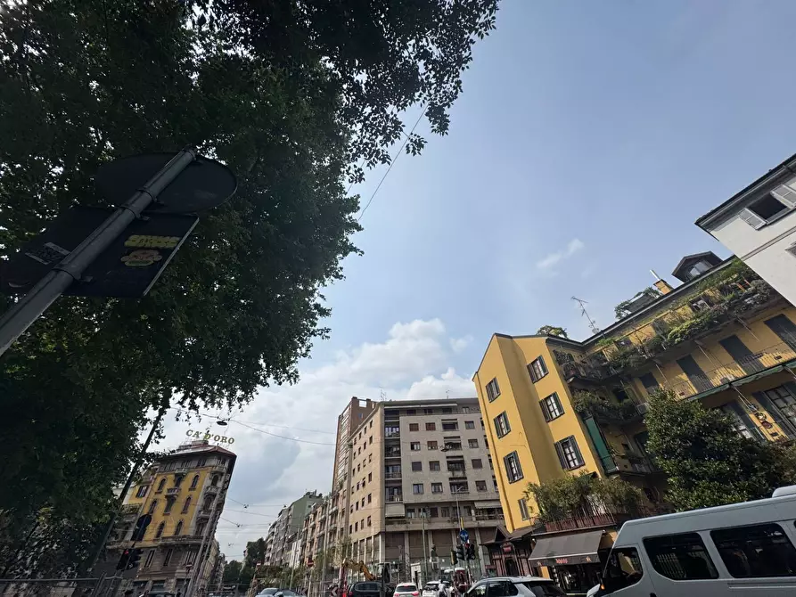 Immagine 2 di Negozio in affitto  in Corso Genova a Milano