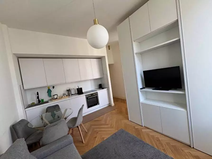 Immagine 5 di Appartamento in vendita  in Via Giulio Carcano a Milano