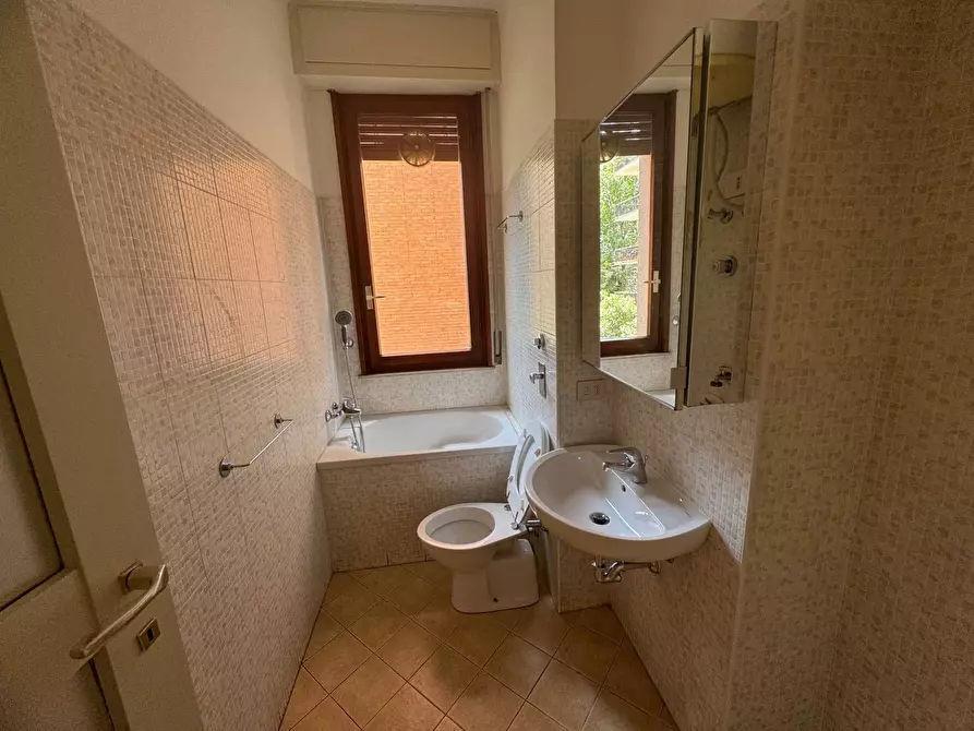 Immagine 31 di Appartamento in affitto  in Via Monferrato a Milano