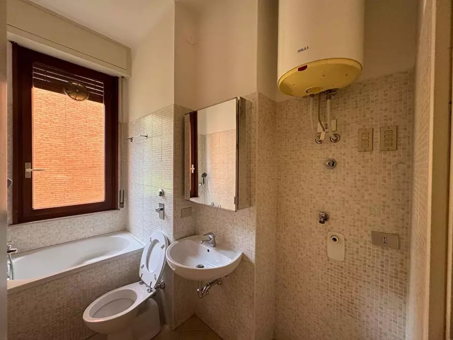 Immagine 32 di Appartamento in affitto  in Via Monferrato a Milano