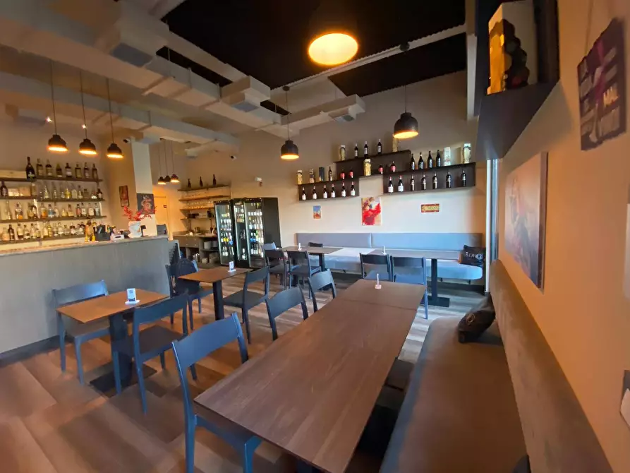 Immagine 4 di Locale commerciale in affitto  in Viale Piemonte 46 a Palermo