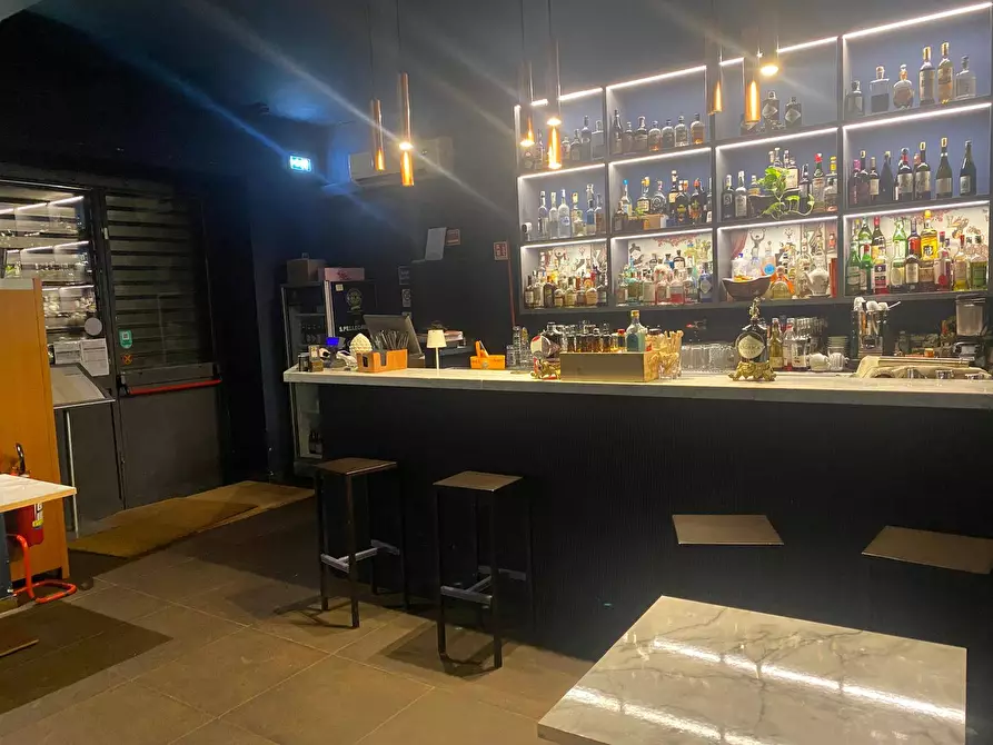 Immagine 2 di Attività commerciale in affitto  in Via Giovanni Meli a Palermo