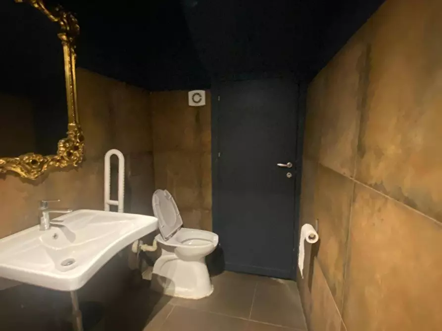 Immagine 13 di Attività commerciale in affitto  in Via Giovanni Meli a Palermo