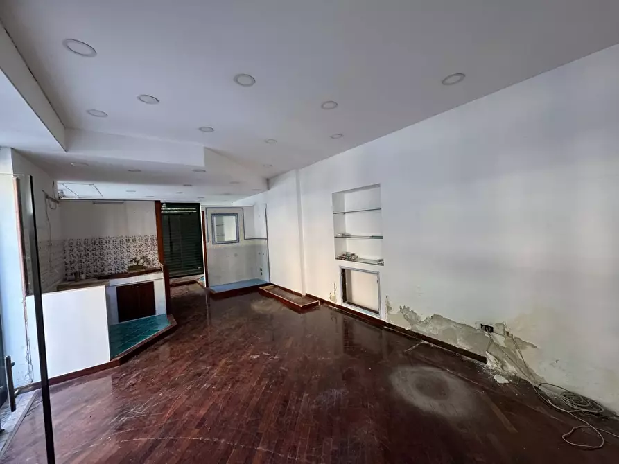 Immagine 7 di Negozio in affitto  in Via Emanuele Notarbartolo a Palermo