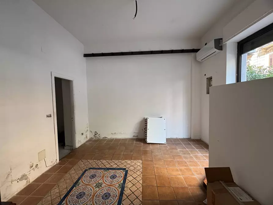 Immagine 8 di Negozio in affitto  in Via Emanuele Notarbartolo a Palermo