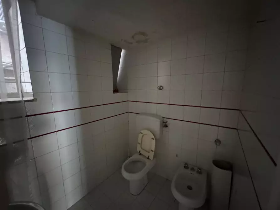 Immagine 13 di Negozio in affitto  in Via Emanuele Notarbartolo a Palermo