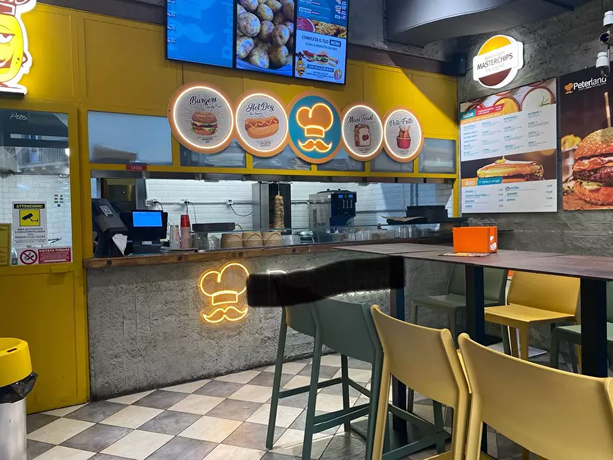 Immagine 3 di Negozio in affitto  in Piazza Rivoluzione 8 a Palermo