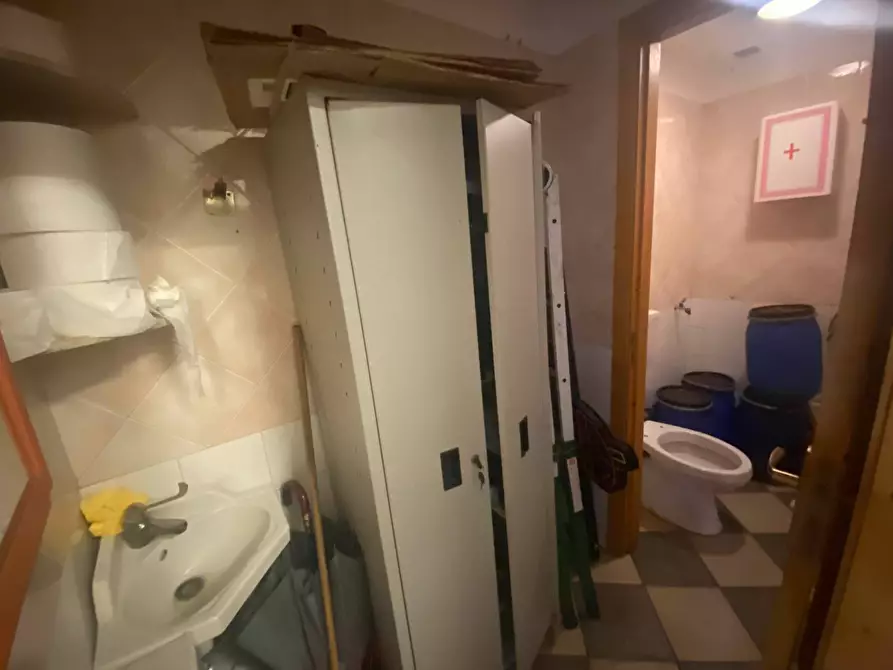 Immagine 8 di Negozio in affitto  in Piazza Rivoluzione 8 a Palermo