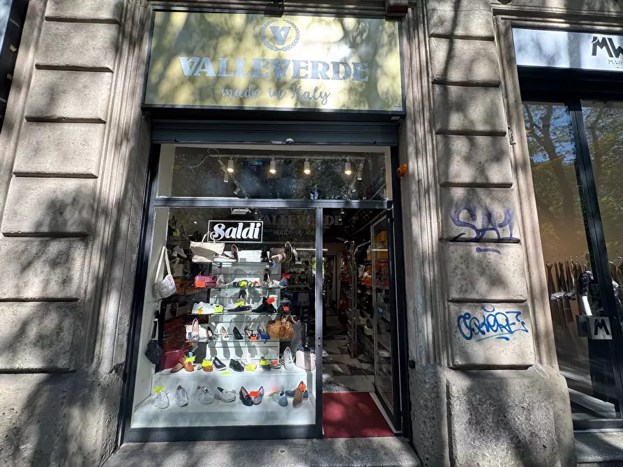 Immagine 1 di Negozio in affitto  in Foro Buonaparte a Milano