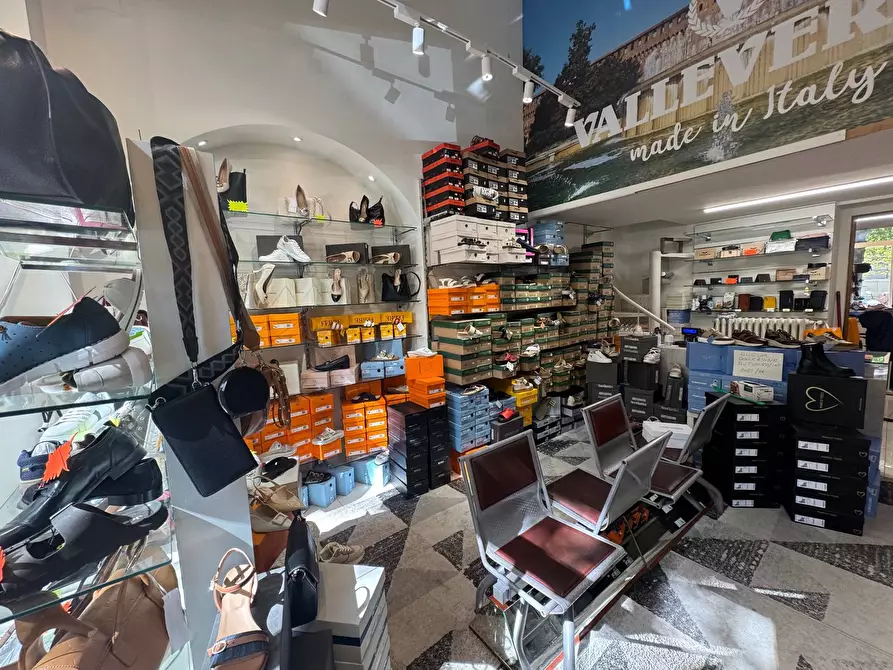 Immagine 2 di Negozio in affitto  in Foro Buonaparte a Milano