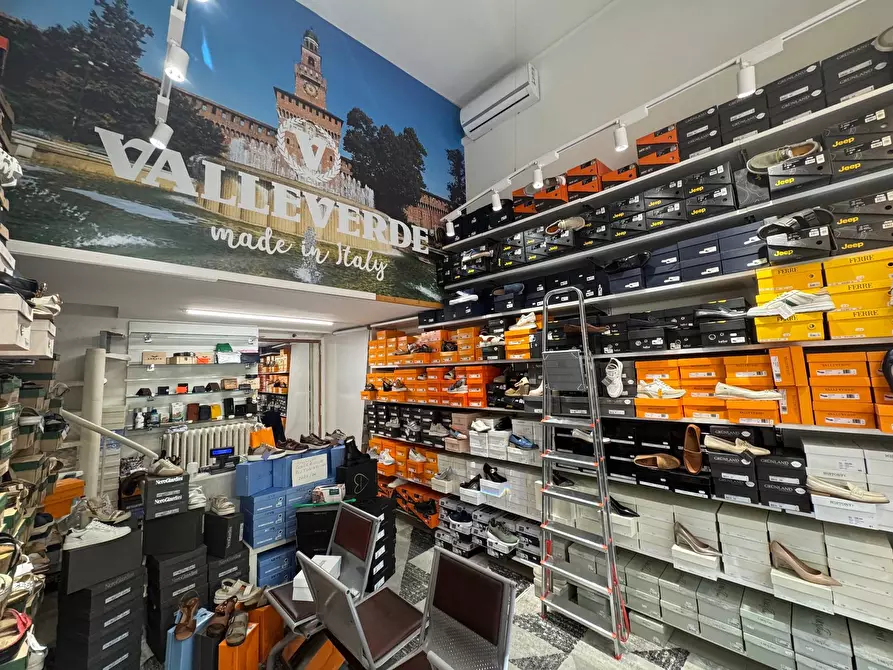 Immagine 3 di Negozio in affitto  in Foro Buonaparte a Milano