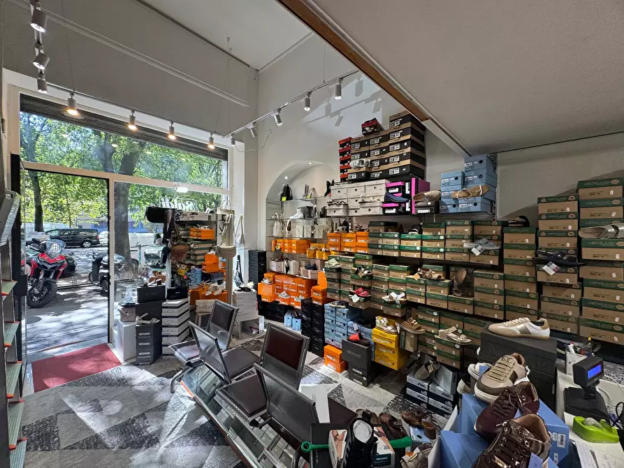 Immagine 5 di Negozio in affitto  in Foro Buonaparte a Milano