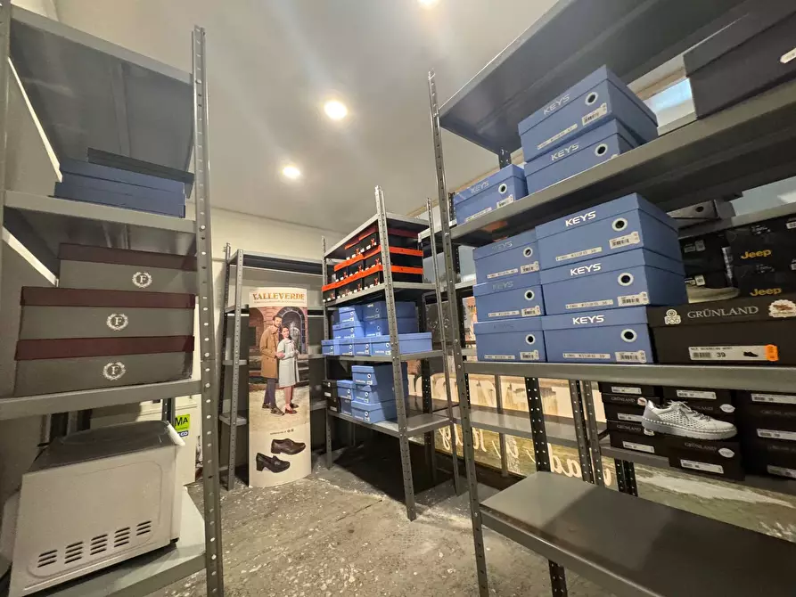 Immagine 8 di Negozio in affitto  in Foro Buonaparte a Milano