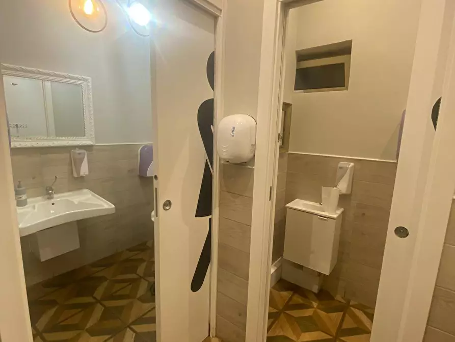 Immagine 7 di Attività commerciale in vendita  in Piazza Francesco Nasce' 18 a Palermo