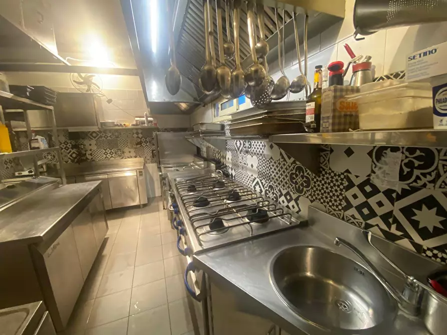 Immagine 10 di Attività commerciale in vendita  in Piazza Francesco Nasce' 18 a Palermo