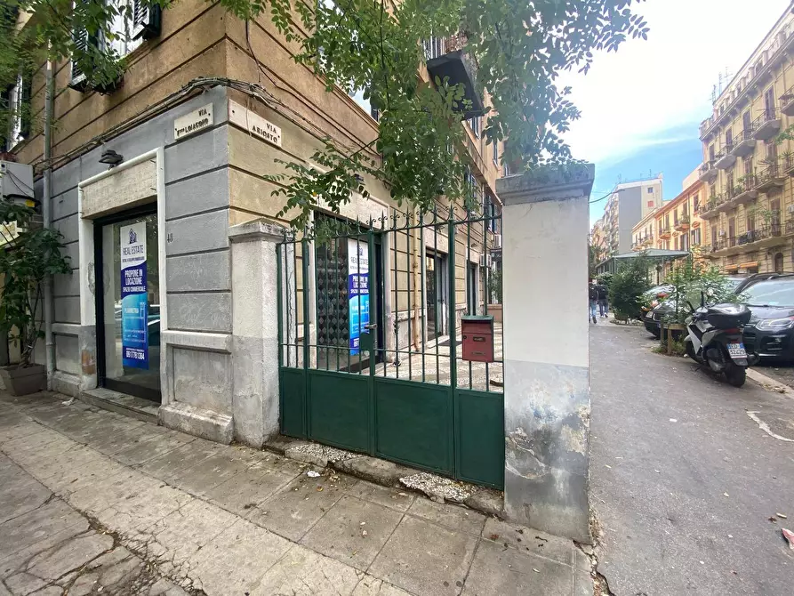 Immagine 2 di Negozio in affitto  in Via Emanuele Notarbartolo a Palermo
