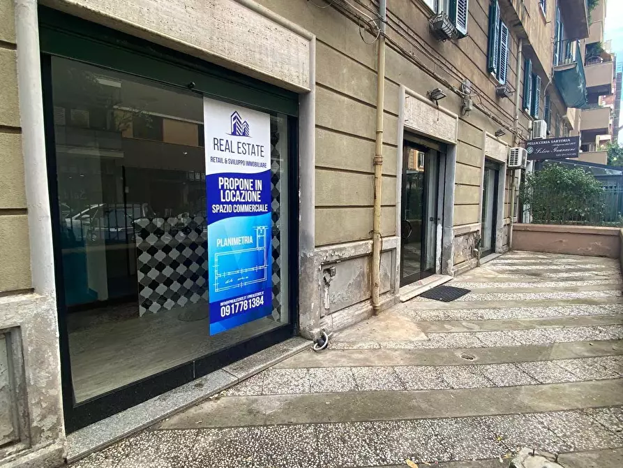 Immagine 3 di Negozio in affitto  in Via Emanuele Notarbartolo a Palermo