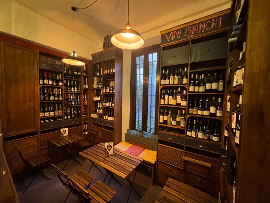 Immagine 5 di Locale commerciale in affitto  in Corso Sempione a Milano