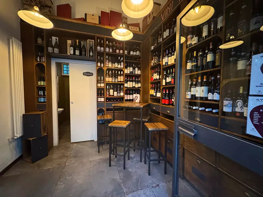 Immagine 2 di Locale commerciale in affitto  in Corso Sempione a Milano