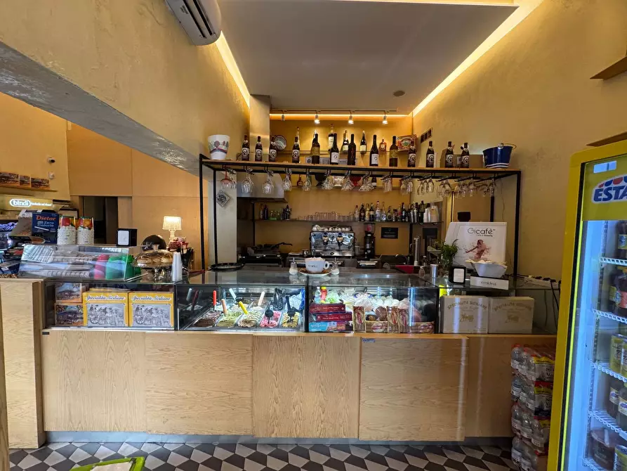 Immagine 2 di Locale commerciale in affitto  in Via Vittorio Emanuele a Palermo