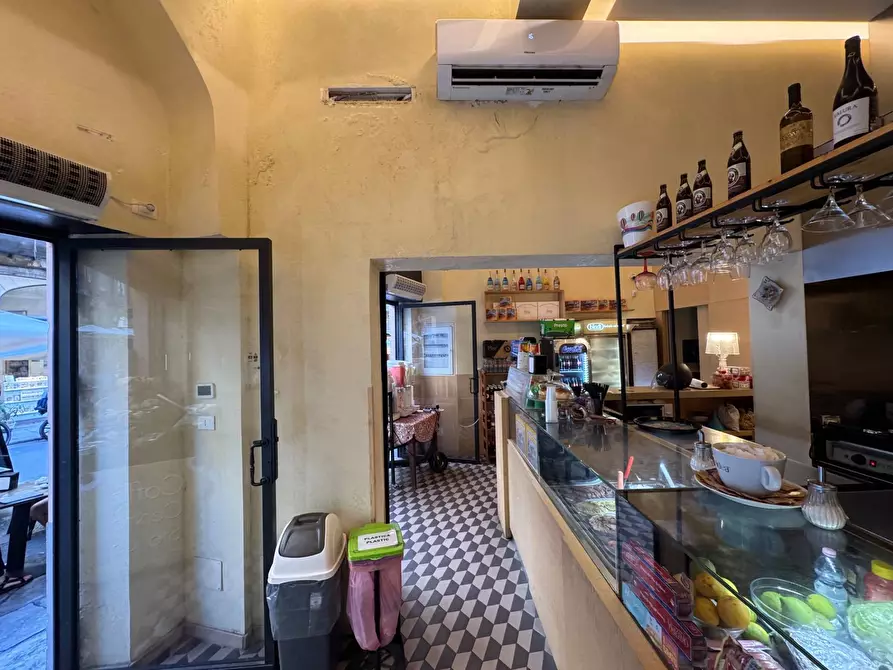 Immagine 5 di Locale commerciale in affitto  in Via Vittorio Emanuele a Palermo