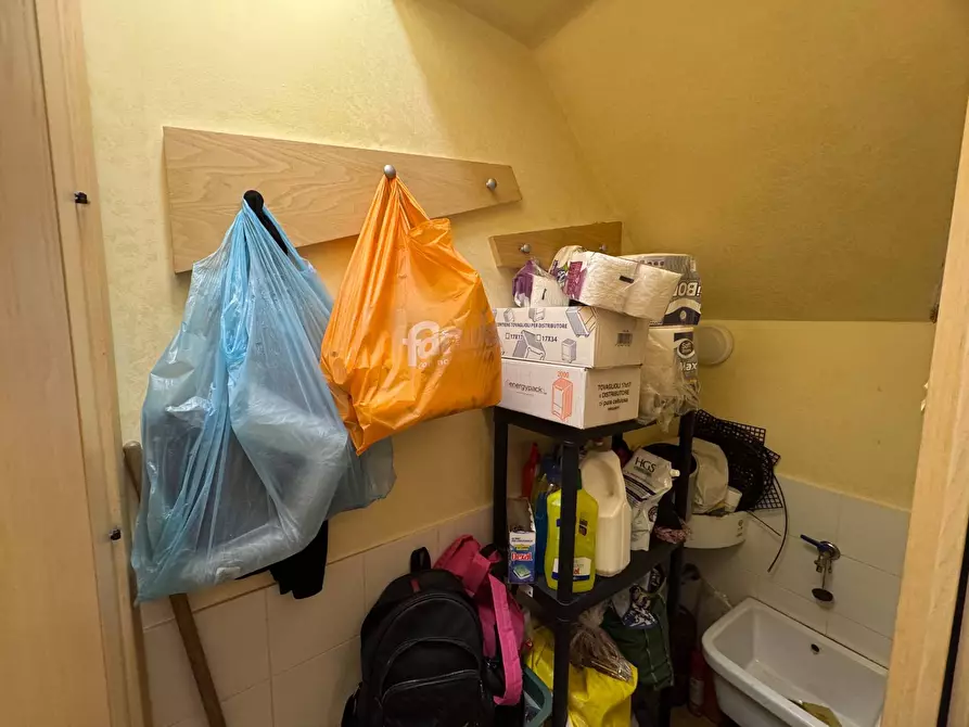 Immagine 12 di Locale commerciale in affitto  in Via Vittorio Emanuele a Palermo