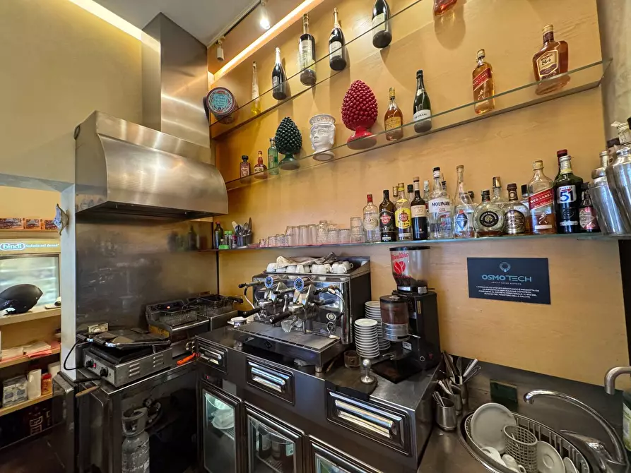 Immagine 14 di Locale commerciale in affitto  in Via Vittorio Emanuele a Palermo